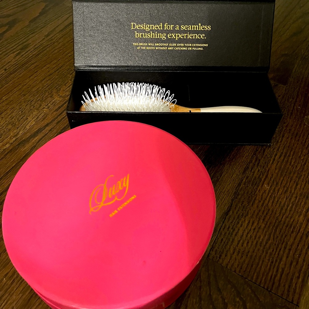 Luxy Hair Extensions in Sandy Blonde + Loop Brush